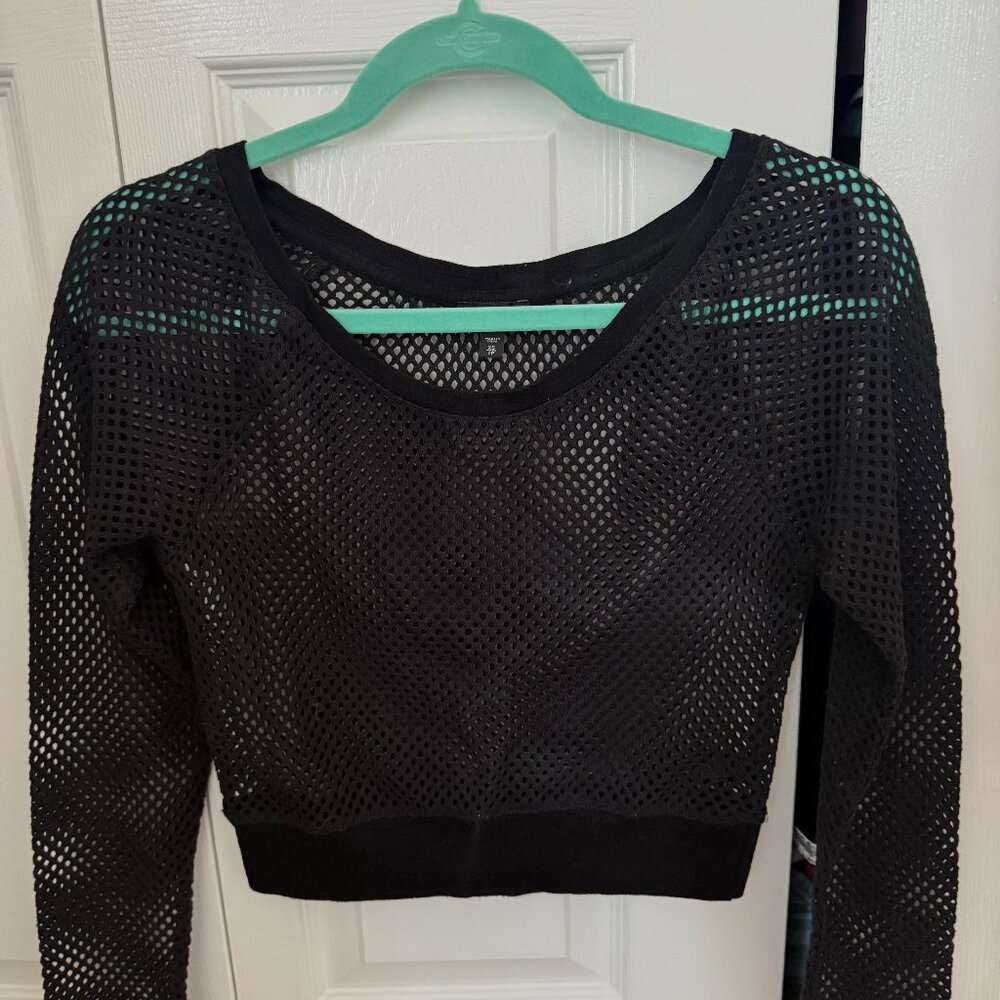 Express Women’s Black Fishnet cropped sweater